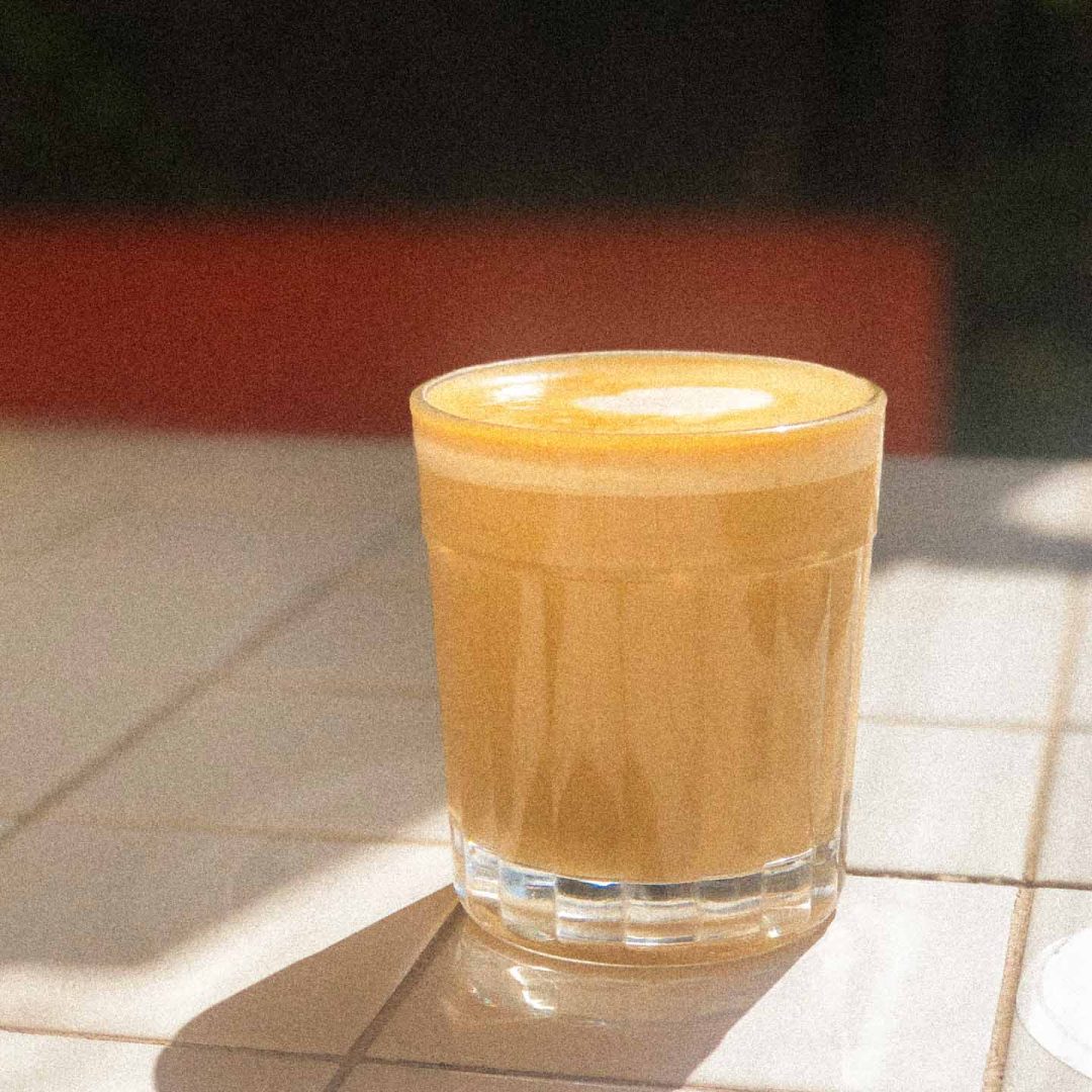 FLAT WHITE